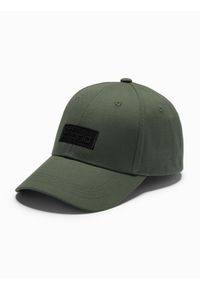 Ombre Clothing - Męska czapka bejsbolówka z daszkiem oraz prostokątną naszywką – khaki V6. Kolor: brązowy. Materiał: bawełna. Wzór: aplikacja. Styl: klasyczny, sportowy, casual, elegancki #4