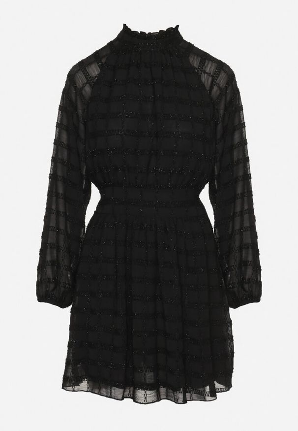 Born2be - Czarna Połyskująca Sukienka o Rozkloszowanym Kroju ze Stójką i Elastyczną Gumką w Pasie Venaraelle. Typ kołnierza: kołnierzyk stójkowy. Kolor: czarny. Wzór: aplikacja. Typ sukienki: rozkloszowane. Styl: klasyczny