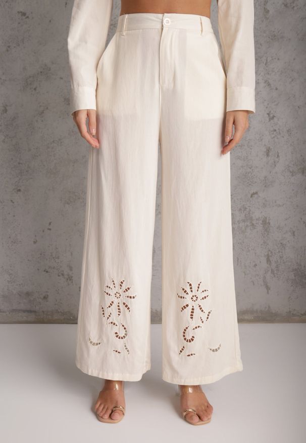 Renee - Beżowy Boho Komplet z Bawełną Koszula i Spodnie z Ażurowymi Zdobieniami Runesa. Kolor: beżowy. Materiał: bawełna. Wzór: ażurowy, aplikacja