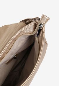 Born2be - Złota Torebka Listonoszka z Imitacji Zamszu z Rączką i Paskiem Malanira. Kolor: złoty. Materiał: zamszowe. Styl: elegancki, casual