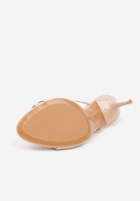 Born2be - Beżowe Lakierowane Klapki na Szpilce Zdobione Paskami i Klamerką Hemdithas. Okazja: na co dzień. Kolor: beżowy. Materiał: lakier. Wzór: aplikacja. Obcas: na szpilce. Styl: wizytowy, casual #2