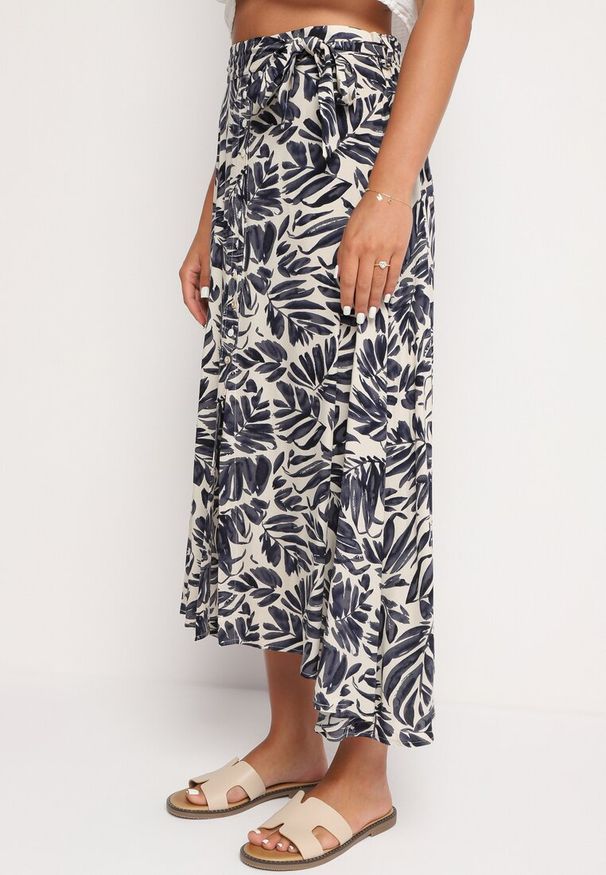 Born2be - Granatowo-Biała Spódnica Maxi Zapinana na Guziki z Materiałowym Paskiem z Wiskozy Ericella. Kolor: niebieski. Materiał: wiskoza, materiał