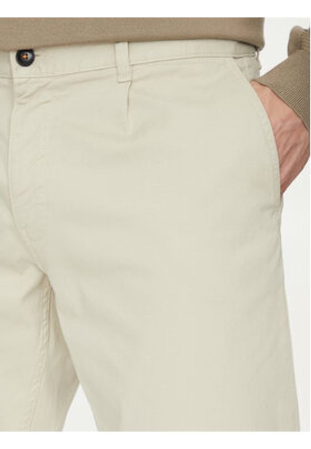 BOSS Chinosy 50529308 Beżowy Relaxed Fit. Kolor: beżowy. Materiał: bawełna