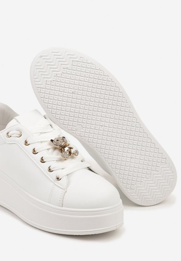 Born2be - Białe Sneakersy na Grubej Podeszwie z Misiem z Cyrkonii Vlinaya. Okazja: na co dzień. Kolor: biały. Materiał: jeans. Obcas: na platformie