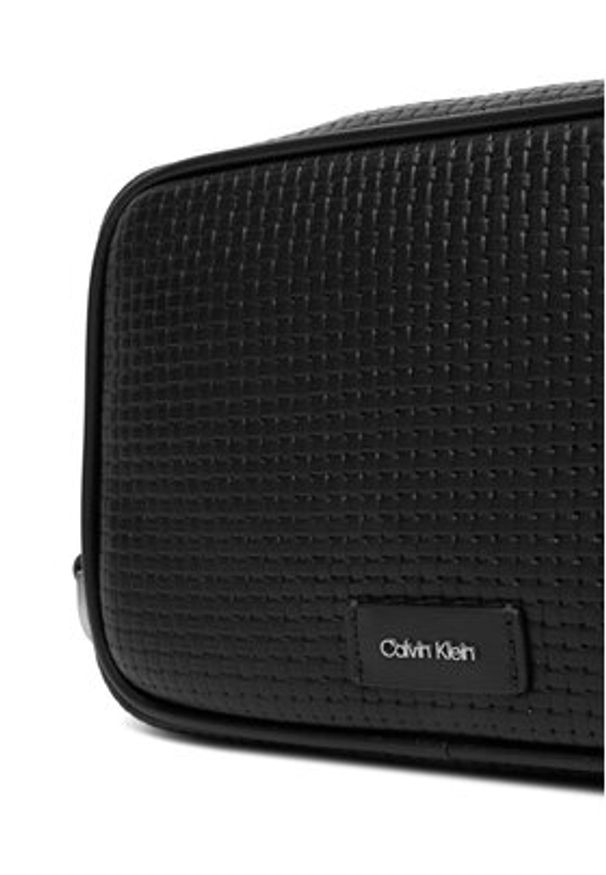 Calvin Klein Saszetka Embossed Woven Zip Pouch LV04D1111G Czarny. Kolor: czarny. Materiał: skóra