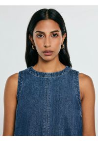 Big-Star - Bluzka damska jeansowa na ramiączkach niebieska Millana 387. Kolor: niebieski. Materiał: jeans. Długość rękawa: na ramiączkach. Styl: klasyczny #4