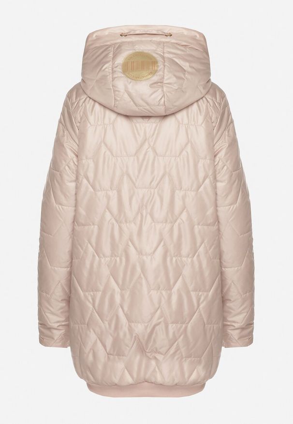 Born2be - Beżowa Kurtka Pikowana o Pudełkowym Kroju z Kapturem Teladira. Okazja: na co dzień. Typ kołnierza: kaptur. Kolor: beżowy. Styl: klasyczny, casual, elegancki