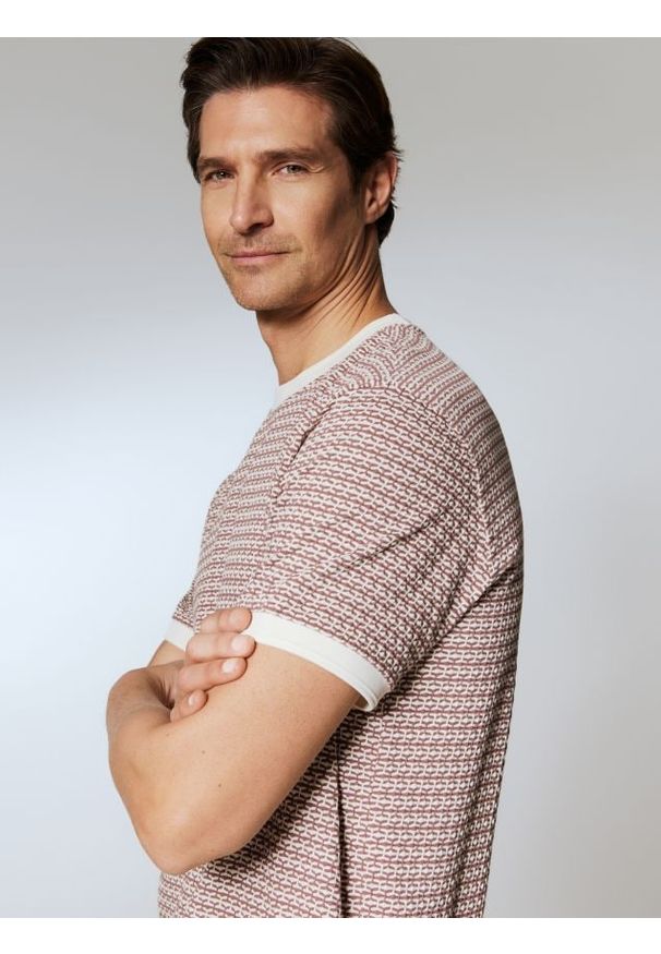 Reserved - T-shirt regular fit - brudny róż. Kolor: różowy. Materiał: bawełna, dzianina