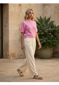 Sinsay - Miękka bluzka z krótkim rękawem i okrągłym dekoltem - różowy. Kolor: różowy. Długość rękawa: krótki rękaw. Długość: krótkie