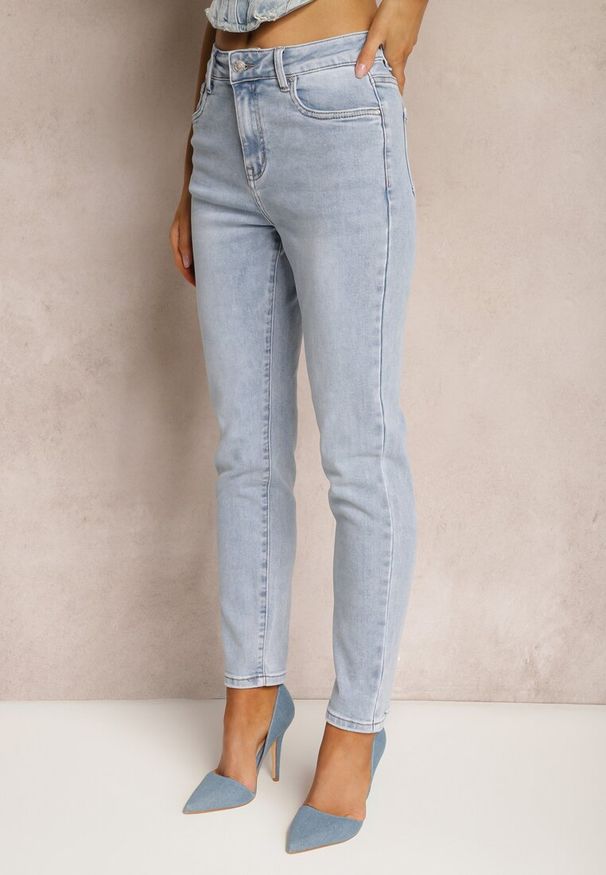Renee - Jasnoniebieskie Jeansy Skinny bez Zdobień Riozena. Okazja: na co dzień. Kolor: niebieski. Wzór: aplikacja. Styl: elegancki, casual