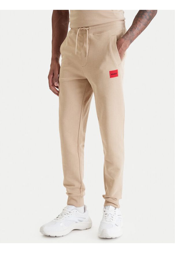 Hugo - HUGO Spodnie dresowe Doak212 50447963 Beżowy Regular Fit. Kolor: beżowy. Materiał: bawełna