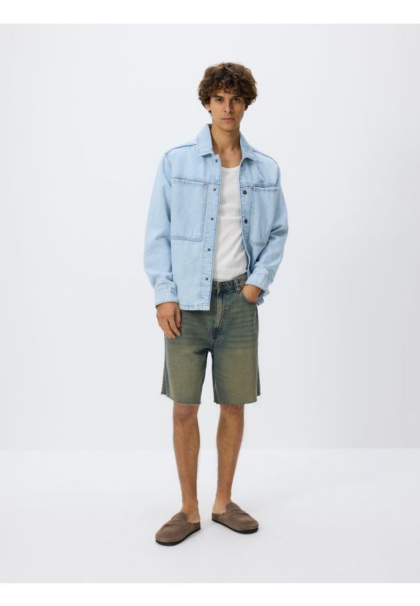 Reserved - Jeansowe szorty straight - indigo jeans. Materiał: jeans