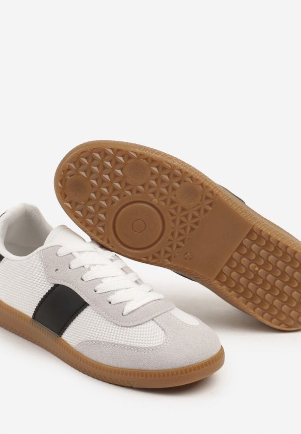 Renee - Biało-Czarne Sneakersy Tenisówki w Kultowym Stylu Neolithaen. Okazja: na co dzień. Zapięcie: sznurówki. Kolor: biały. Materiał: jeans