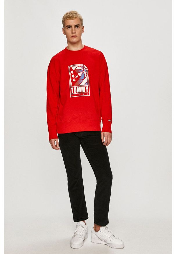 Tommy Jeans - Bluza. Kolor: czerwony. Wzór: nadruk