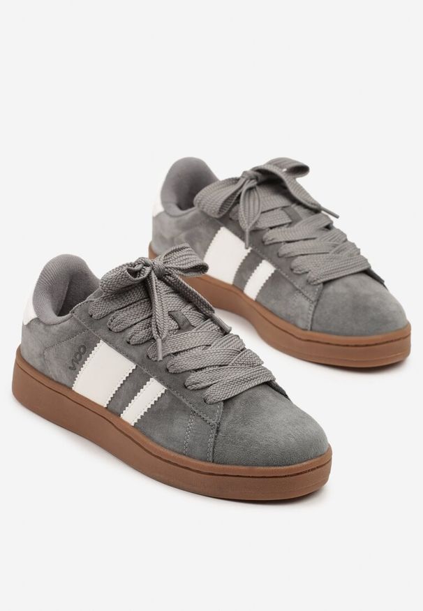 Born2be - Ciemnoszare Buty Sportowe z Naturalnego Zamszu z Przeszyciami Palaviela. Okazja: na co dzień. Kolor: szary. Materiał: zamsz