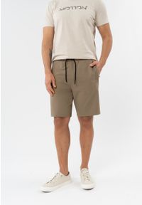 Volcano - Klasyczne szorty dresowe M-MERO. Okazja: na co dzień. Kolor: beżowy. Materiał: dresówka. Długość: krótkie. Styl: klasyczny #1