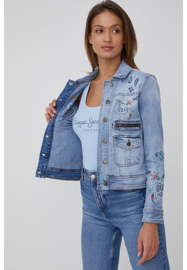 Desigual kurtka jeansowa damska przejściowa. Okazja: na co dzień. Kolor: niebieski. Materiał: jeans. Styl: casual