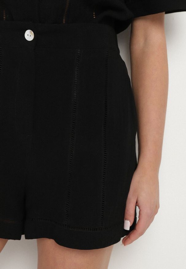 Born2be - Czarne Bawełniane Szorty z Wysokim Stanem i Geometrycznym Wzorem Galirella. Okazja: na co dzień. Stan: podwyższony. Kolor: czarny. Materiał: bawełna. Wzór: geometria. Sezon: lato. Styl: casual, elegancki