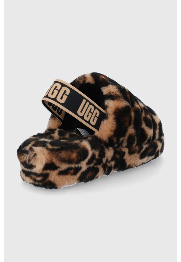 Ugg - UGG Kapcie wełniane Fluff Yeah kolor brązowy. Kolor: brązowy. Materiał: wełna. Obcas: na platformie