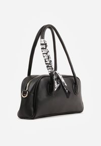 Born2be - Czarna Torebka Elegancka na Ramię Prostokątna z Apaszką i Paskiem Nesope. Kolor: czarny. Wzór: aplikacja. Styl: elegancki. Rodzaj torebki: na ramię #5