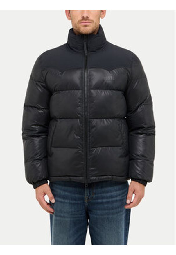 Mustang Kurtka zimowa Oakfield 1016895 Czarny Regular Fit. Kolor: czarny. Materiał: syntetyk. Sezon: zima