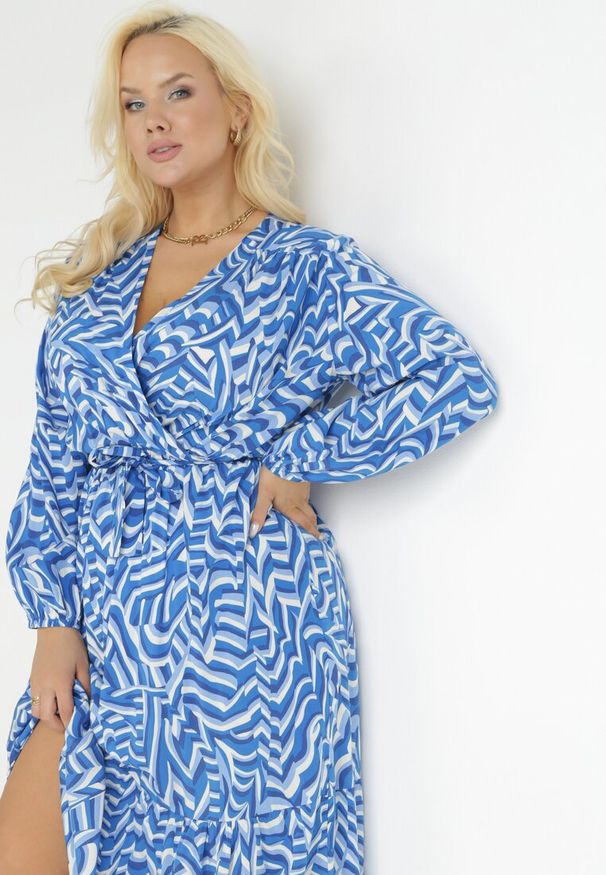 Born2be - Niebieska Kopertowa Sukienka Maxi z Wiązanym Paskiem Aprlia. Kolor: niebieski. Materiał: materiał, tkanina, wiskoza. Typ sukienki: kopertowe. Długość: maxi