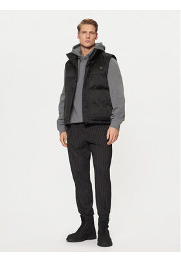 Hugo - HUGO Bezrękawnik Baltino2411 50525366 Czarny Slim Fit. Kolor: czarny. Materiał: syntetyk. Długość rękawa: bez rękawów