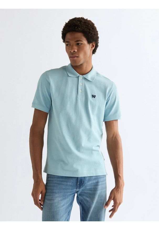 Wrangler - MESKA KOSZULKA WRANGLER POLO SHIRT FORGET ME NOT 112378001. Typ kołnierza: polo