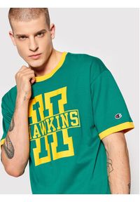 Champion T-Shirt Unisex STRANGER THINGS Hawkins 217756 Zielony Custom Fit. Kolor: zielony. Materiał: bawełna #7