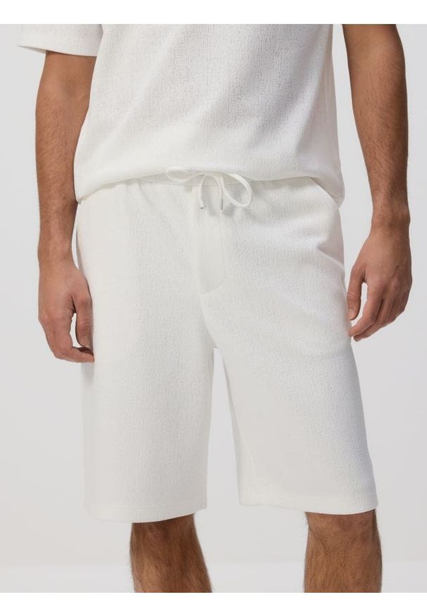 Reserved - Szorty bermudy - złamana biel. Materiał: dzianina