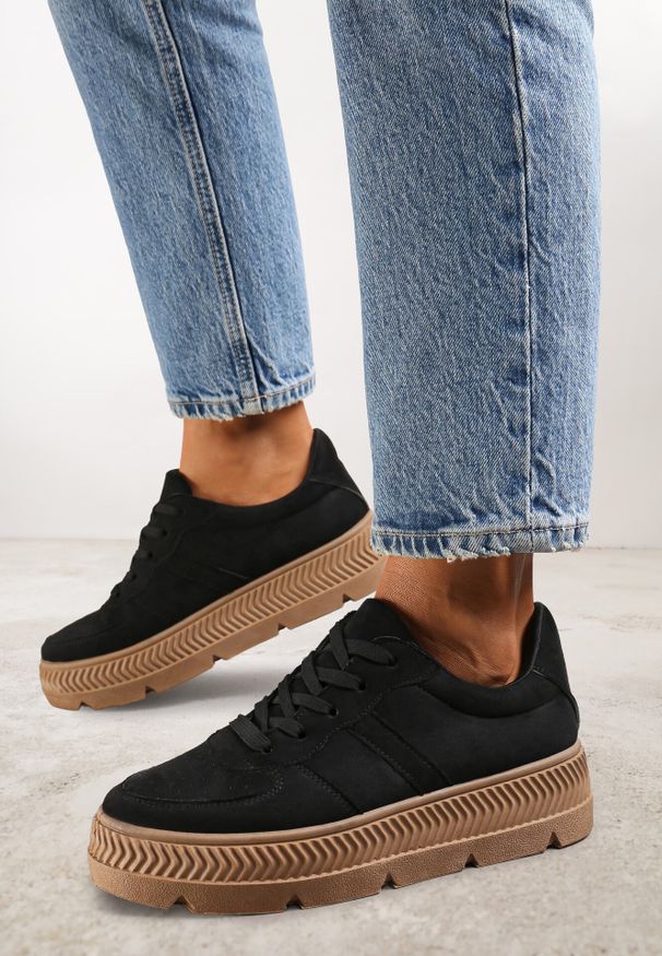 Born2be - Czarne Sneakersy na Grubej Podeszwie z Tłoczeniami Try to Forget. Okazja: na spacer, na co dzień. Kolor: czarny. Materiał: dzianina, jeans. Sport: turystyka piesza