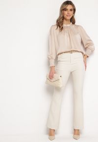 Born2be - Beżowa Bluzka z Lekko Rozszerzanym Dołem i Ozdobnymi Marszczeniami Faelwenia. Kolor: beżowy. Materiał: bawełna. Sezon: jesień #3
