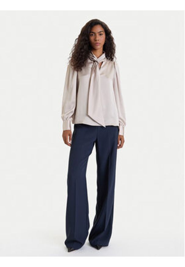 Vero Moda Bluzka Nini 10336252 Beżowy Standard Fit. Kolor: beżowy. Materiał: syntetyk