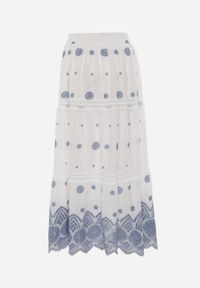 Born2be - Biało-Niebieska Spódnica Bawełniana Ozdobiona Haftami i Ażurowymi Wycięciami w Stylu Casual Kalon. Okazja: na co dzień. Kolor: niebieski. Materiał: bawełna. Długość: krótkie. Wzór: aplikacja, ażurowy, haft. Sezon: lato. Styl: casual #6