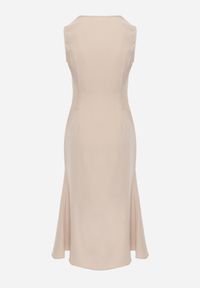 Born2be - Beżowa Sukienka VICES Ozdobiona Aplikacją na Ramieniu Palleleora. Okazja: na wesele, na ślub cywilny. Kolor: beżowy. Wzór: aplikacja. Typ sukienki: proste. Styl: elegancki #2