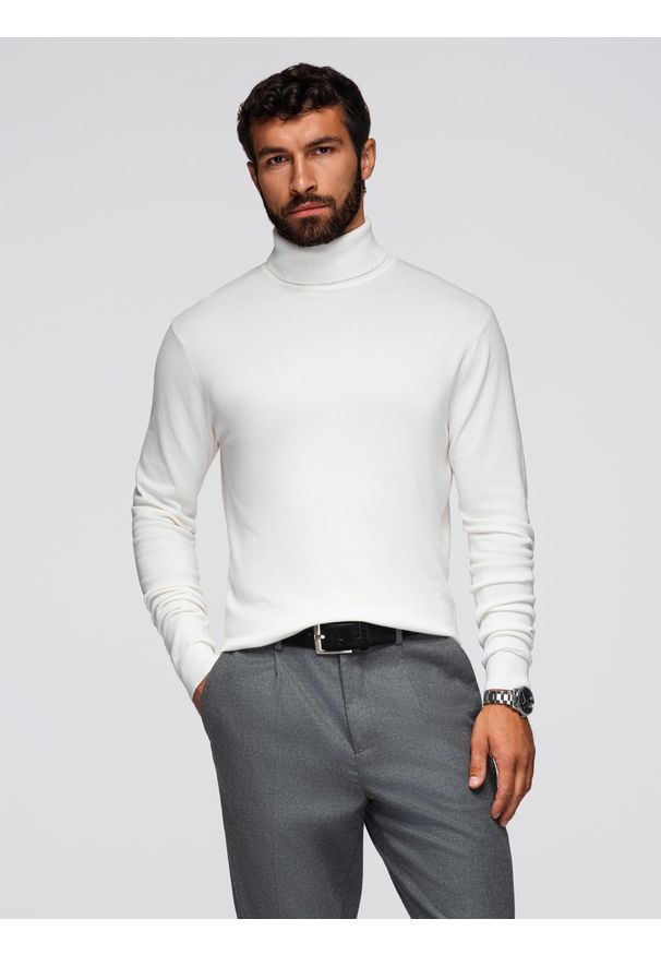 Ombre Clothing - Jednokolorowy dzianinowy męski golf z wiskozą – biały V3. Okazja: na co dzień. Typ kołnierza: golf. Kolor: biały. Materiał: wiskoza, dzianina. Wzór: aplikacja, gładki, jednolity. Styl: klasyczny, casual