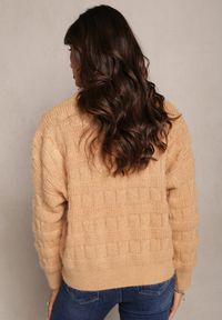Renee - Jasnobrązowy Luźny Sweter z Miękkiej Dzianiny Misgannis. Kolor: brązowy. Materiał: dzianina. Wzór: ze splotem #2
