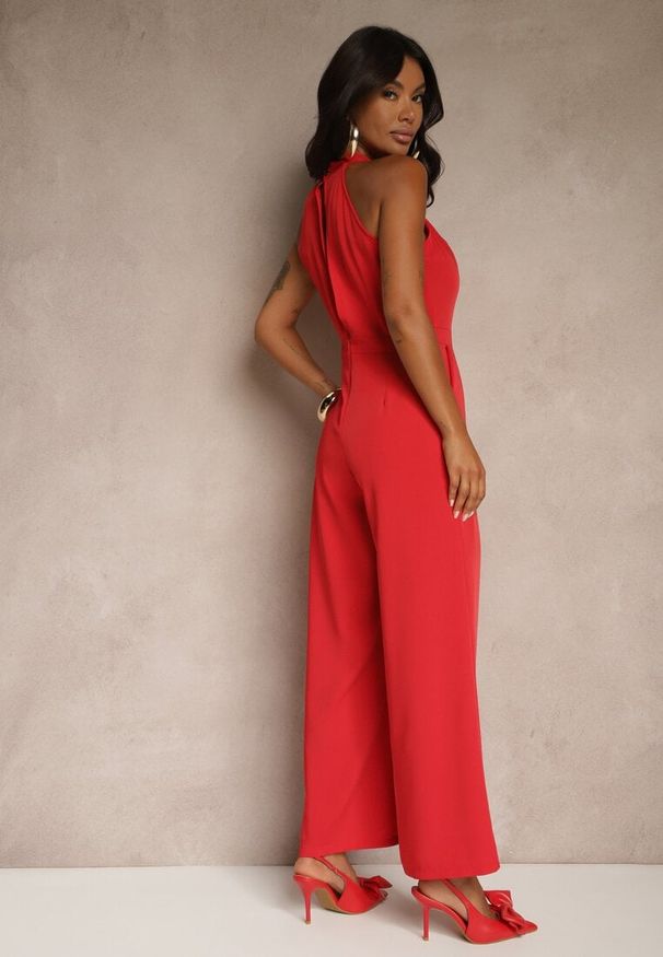 Renee - Czerwony Kombinezon Wide Leg z Ozdobnym Wiązaniem przy Szyi Silelia. Okazja: na co dzień. Kolor: czerwony. Długość rękawa: bez rękawów. Styl: klasyczny, elegancki, casual