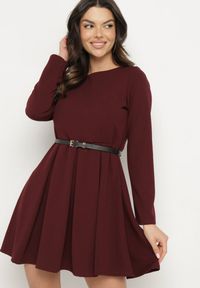 Born2be - Bordowa Elegancka Sukienka o Rozkloszowanym Kroju Temitonia. Kolor: czerwony. Długość rękawa: długi rękaw. Styl: elegancki
