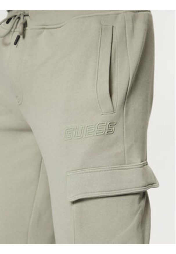 Guess Spodnie dresowe Z4YB08 K9V31 Zielony Regular Fit. Kolor: zielony. Materiał: bawełna