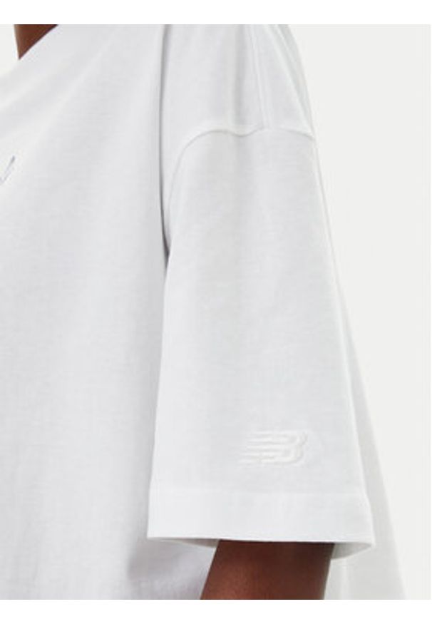 New Balance T-Shirt WT51935 Biały Oversize. Kolor: biały. Materiał: bawełna
