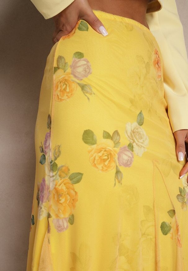 Renee - Żółta Spódnica w Kwiatowy Wzór o Rozkloszowanym Kroju Efrirene. Okazja: na co dzień. Kolor: żółty. Wzór: kwiaty. Styl: casual, elegancki