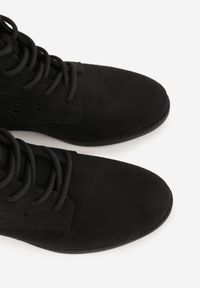 Renee - Czarne Ażurowe Botki ze Sznurowaną Cholewką Sephylia. Okazja: na co dzień. Kolor: czarny. Materiał: zamsz. Szerokość cholewki: normalna. Wzór: ażurowy. Styl: casual, boho #6