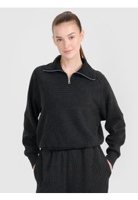 4f - 4F Bluza dresowa oversize nierozpinana bez kaptura damska - czarna XS. Okazja: na co dzień. Typ kołnierza: bez kaptura. Kolor: czarny. Materiał: dresówka. Długość rękawa: raglanowy rękaw. Wzór: ze splotem. Styl: casual, sportowy #1