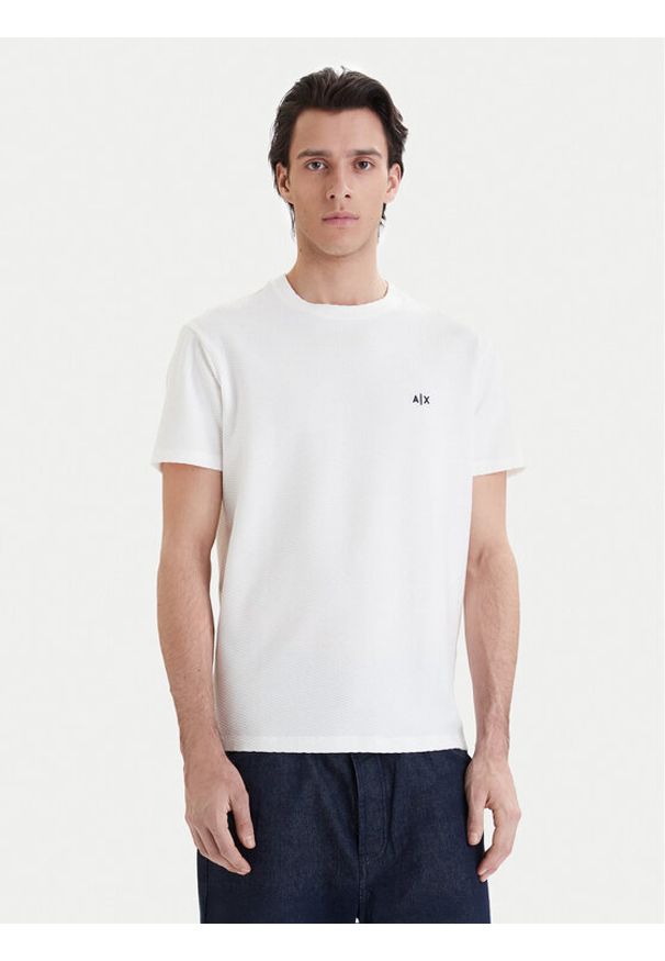 Armani Exchange T-Shirt XM002453 AF10337 U0009 Biały Regular Fit. Kolor: biały. Materiał: bawełna
