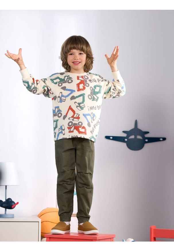 Sinsay - Jeansy jogger - khaki. Kolor: brązowy