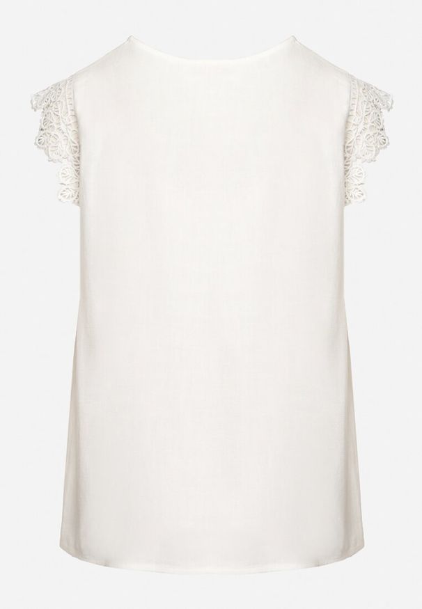 Born2be - Biały Top z Lnem i Wiskozą Ozdobiona Koronką Sanirwen. Okazja: na co dzień. Kolor: biały. Materiał: koronka, len, wiskoza. Wzór: koronka, aplikacja. Styl: klasyczny, casual, elegancki