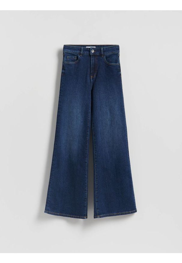 Reserved - Jeansy flare z wysokim stanem - granatowy. Stan: podwyższony. Kolor: niebieski