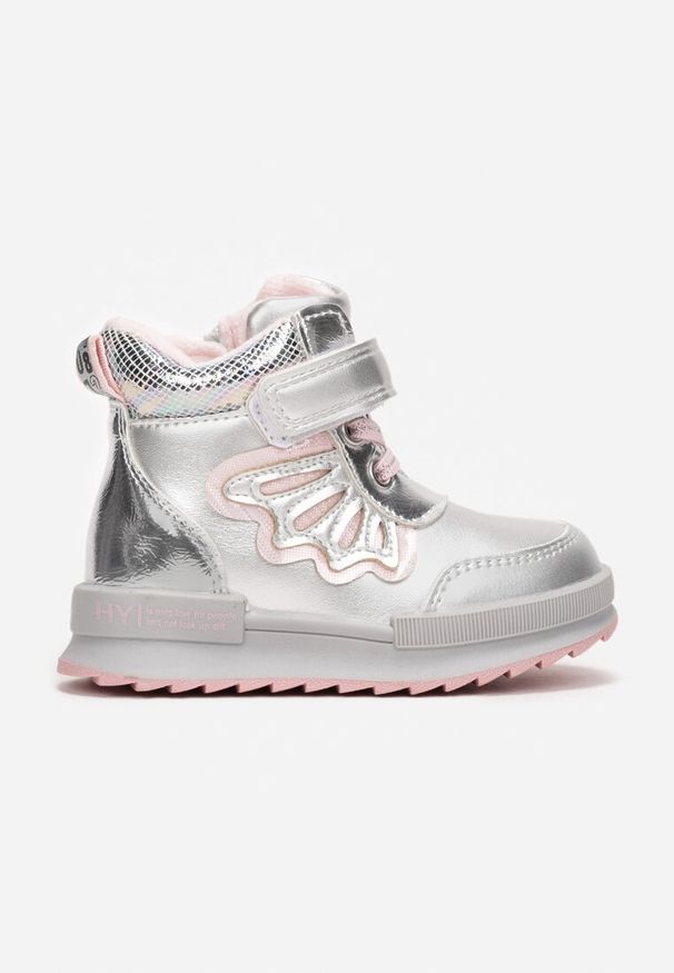 Born2be - Srebrne Botki na Rzep Issa. Okazja: na co dzień. Wysokość cholewki: za kostkę. Zapięcie: rzepy. Kolor: srebrny. Szerokość cholewki: normalna. Wzór: kolorowy, aplikacja. Styl: casual, sportowy