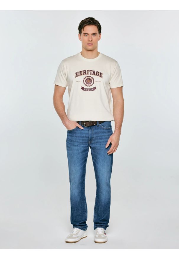 Big-Star - Koszulka męska z nadrukiem kremowa Feren 103. Okazja: na co dzień. Kolor: kremowy. Materiał: bawełna, jeans. Długość: długie. Wzór: nadruk. Styl: casual, klasyczny